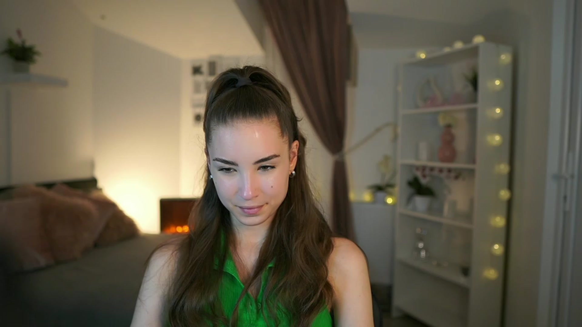 Gallery image thumbnail from Shy_jane's myfreecams stream on, 05/25/2023, 14:49 image 1 of 20
