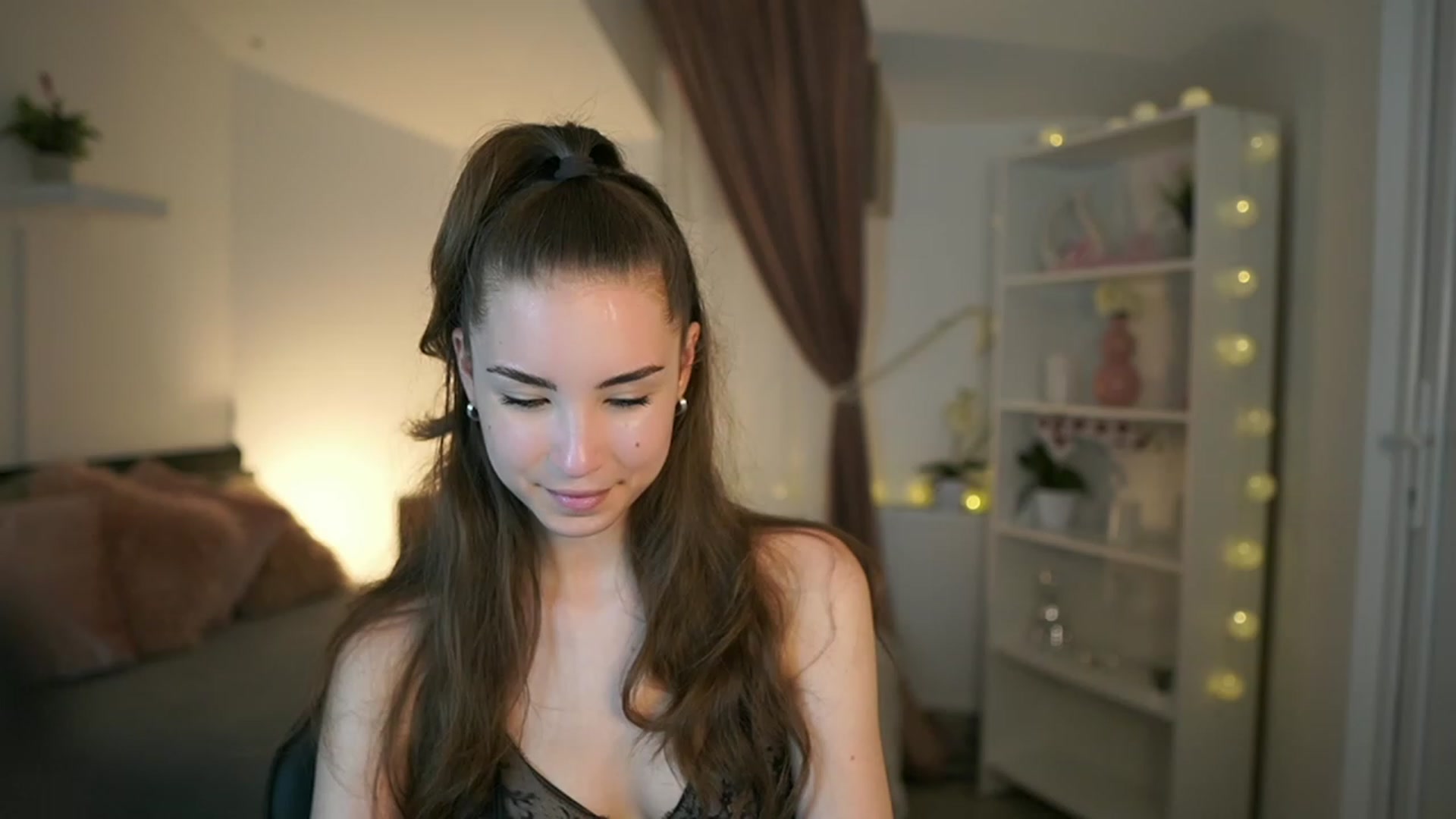Gallery image thumbnail from Shy_jane's myfreecams stream on, 05/25/2023, 14:49 image 16 of 20