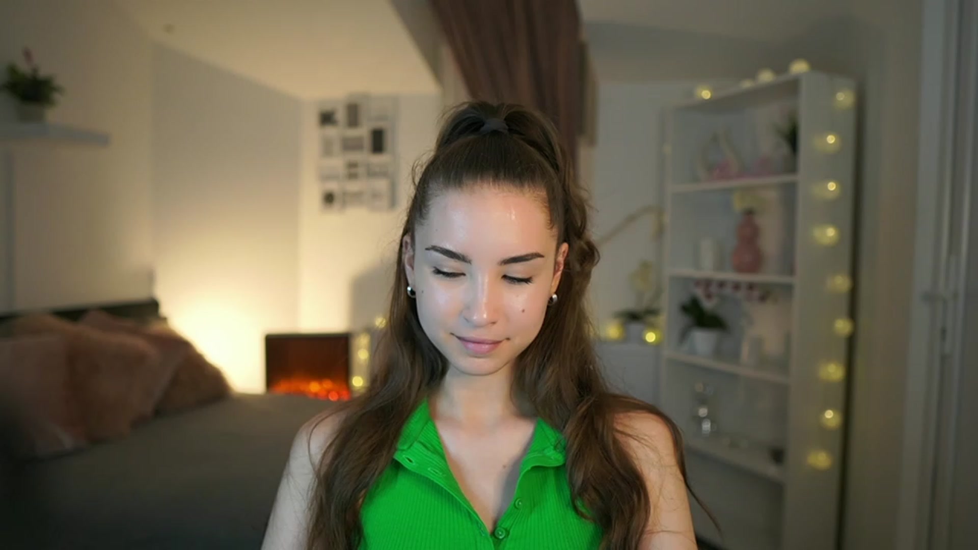 Gallery image thumbnail from Shy_jane's myfreecams stream on, 05/25/2023, 17:30 image 11 of 20
