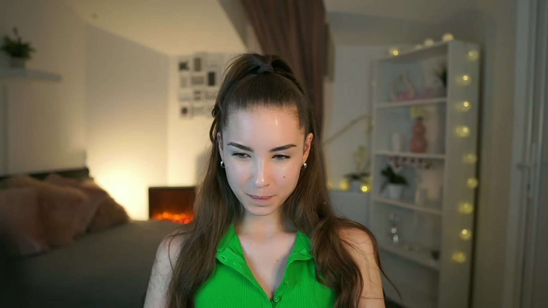 Gallery image thumbnail from Shy_jane's myfreecams stream on, 05/25/2023, 17:30 image 9 of 20