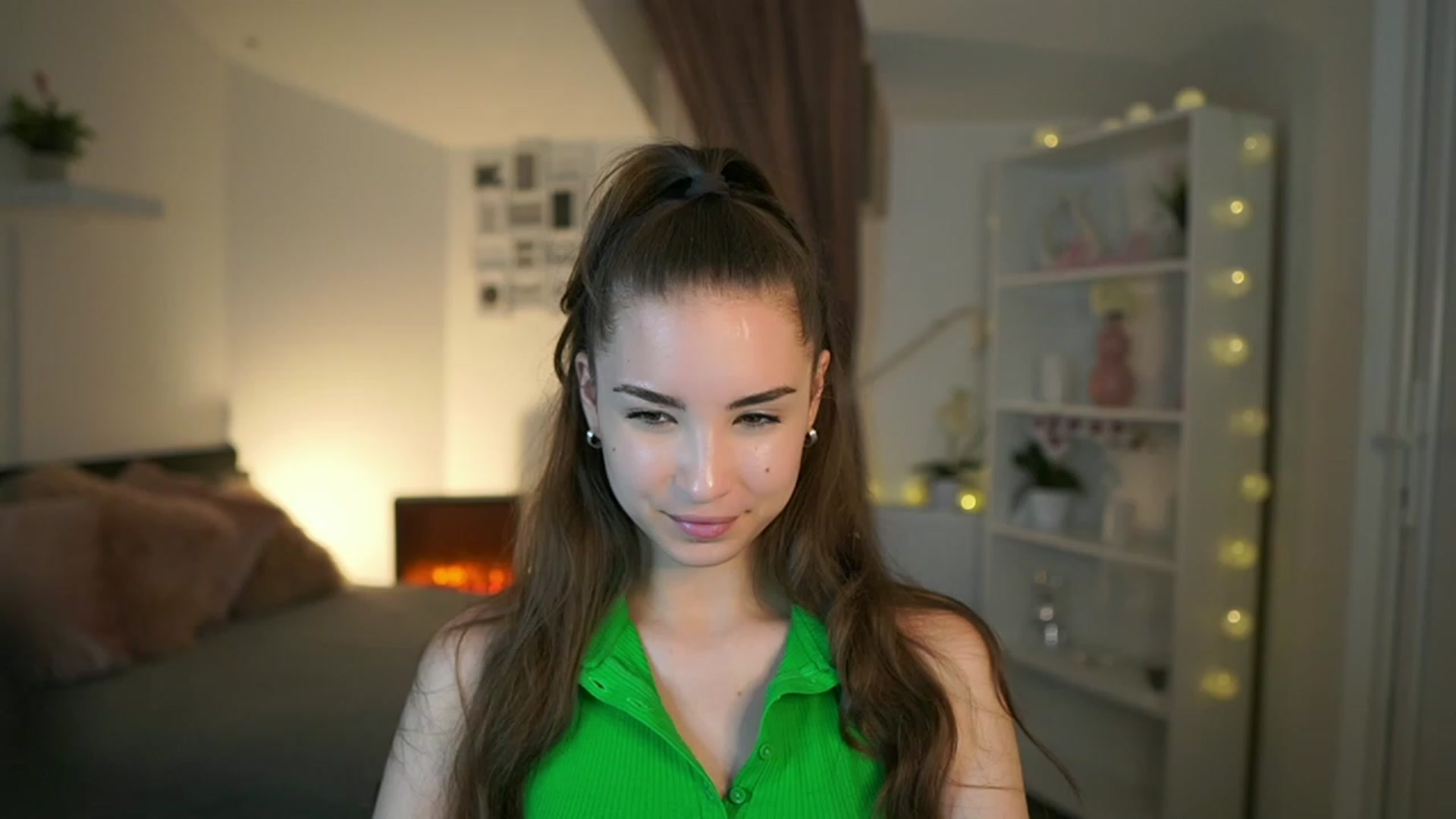 Gallery image thumbnail from Shy_jane's myfreecams stream on, 05/25/2023, 17:30 image 8 of 20