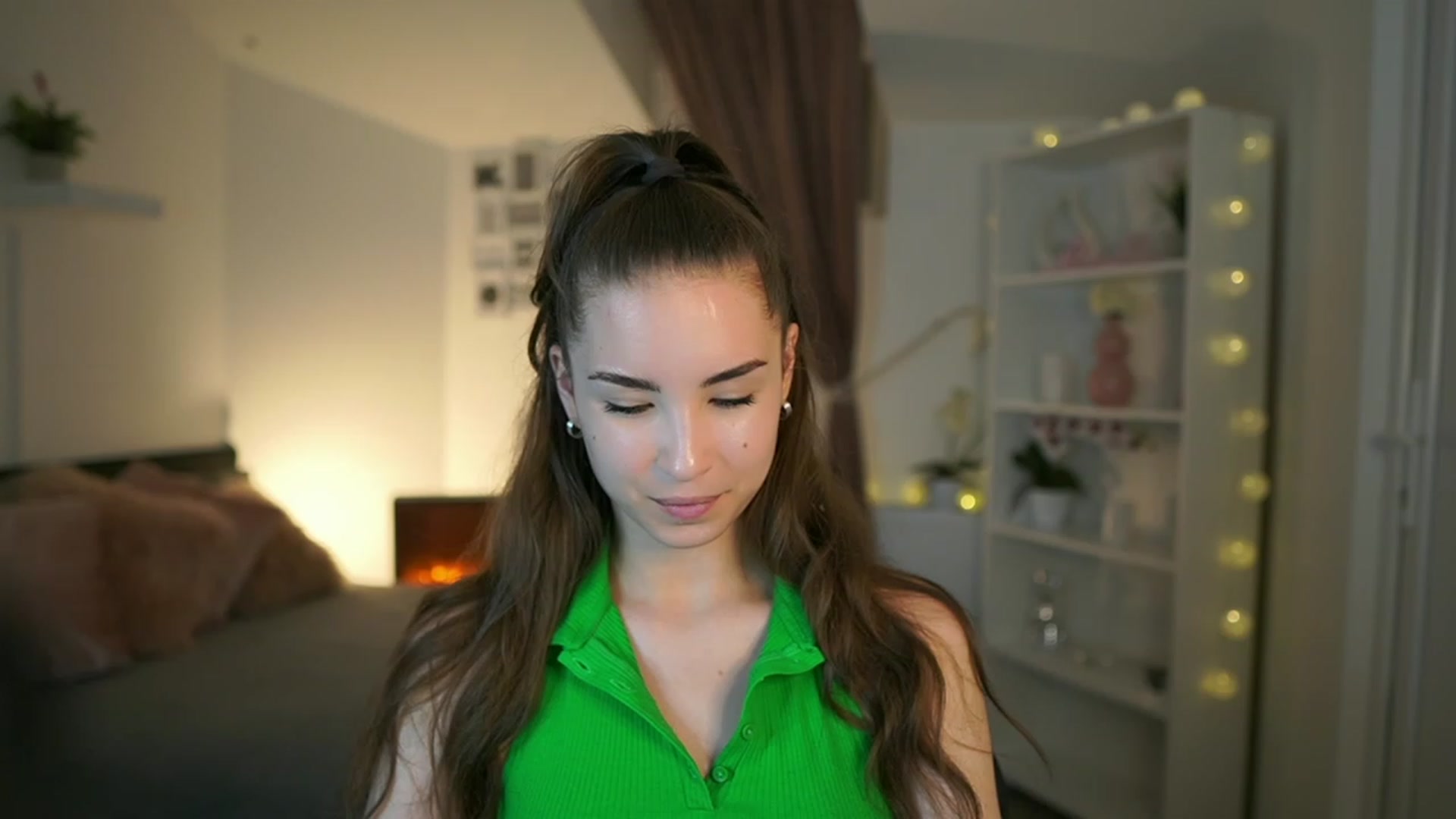 Gallery image thumbnail from Shy_jane's myfreecams stream on, 05/25/2023, 17:30 image 7 of 20