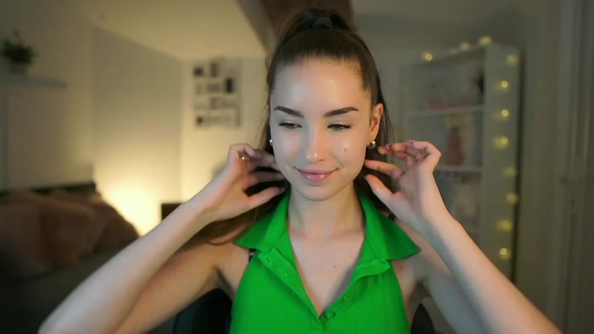 Gallery image thumbnail from Shy_jane's myfreecams stream on, 05/25/2023, 17:30 image 6 of 20