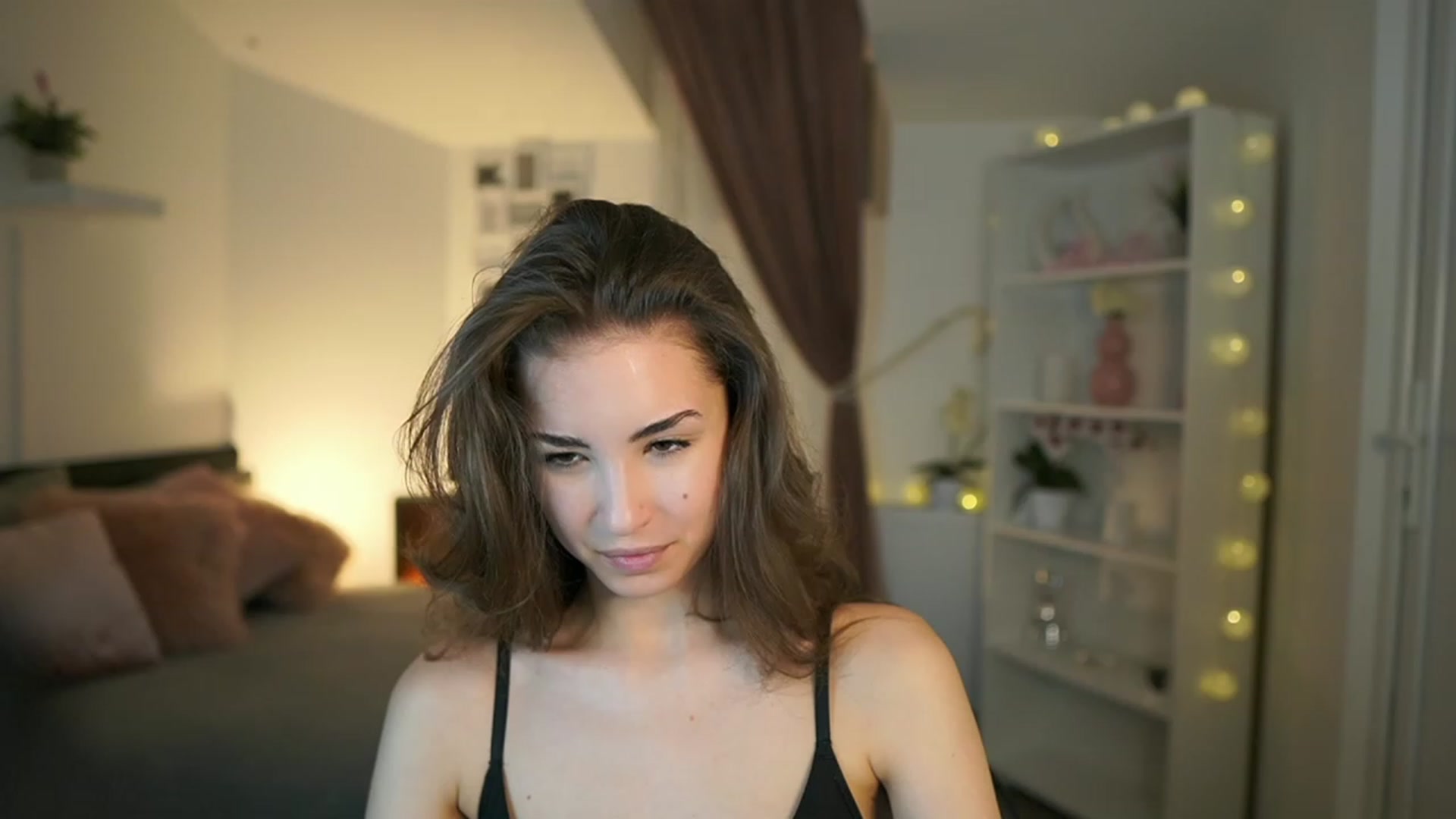 Gallery image thumbnail from Shy_jane's myfreecams stream on, 05/26/2023, 09:54 image 9 of 20