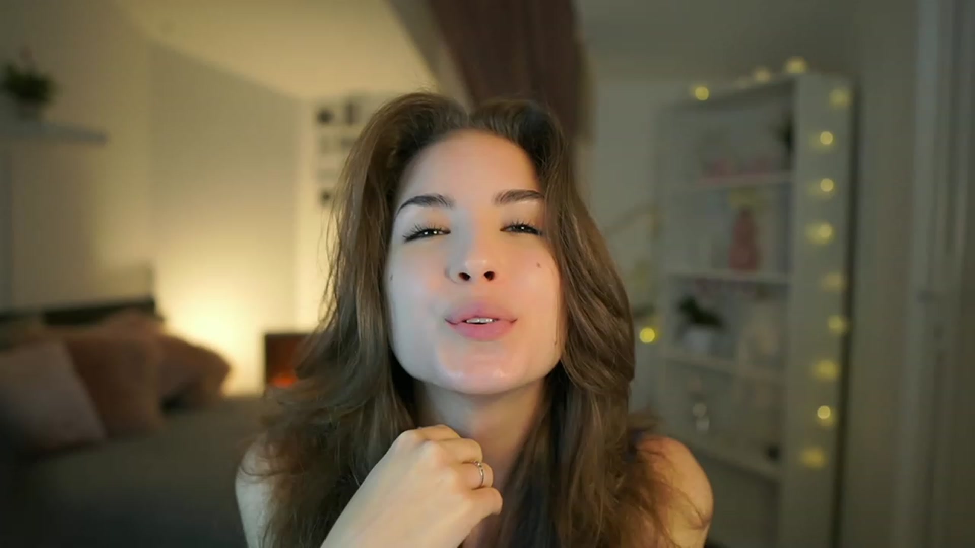 Gallery image thumbnail from Shy_jane's myfreecams stream on, 05/26/2023, 09:54 image 2 of 20
