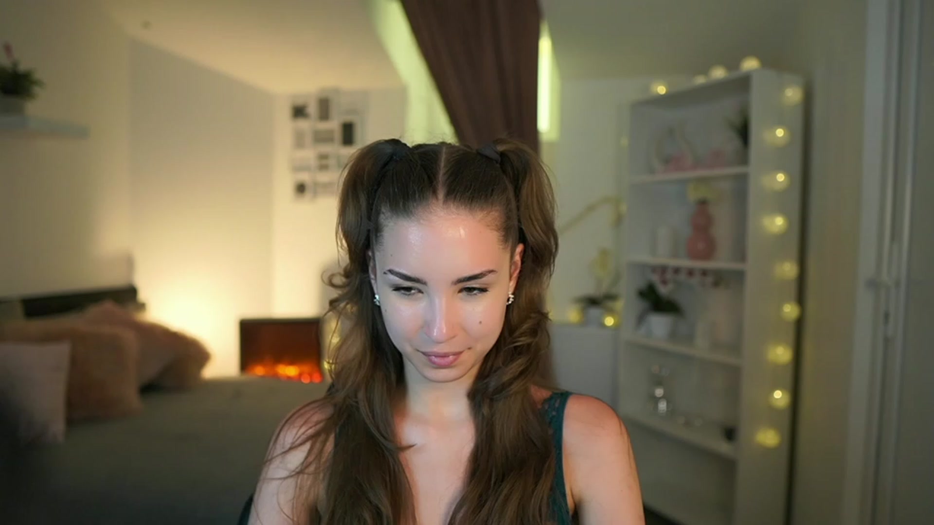 Gallery image thumbnail from Shy_jane's myfreecams stream on, 05/28/2023, 13:37 image 18 of 20