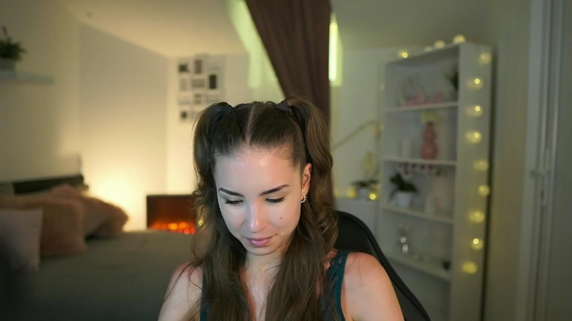 Gallery image thumbnail from Shy_jane's myfreecams stream on, 05/28/2023, 13:37 image 10 of 20