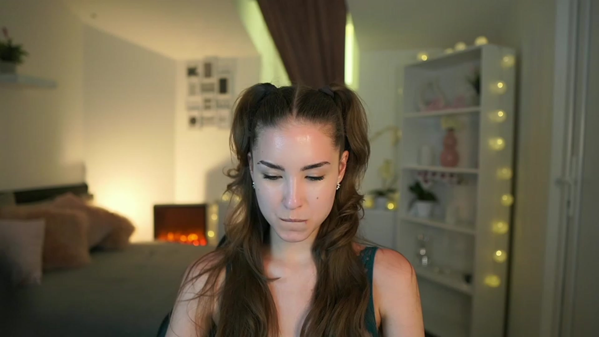 Gallery image thumbnail from Shy_jane's myfreecams stream on, 05/28/2023, 13:37 image 16 of 20