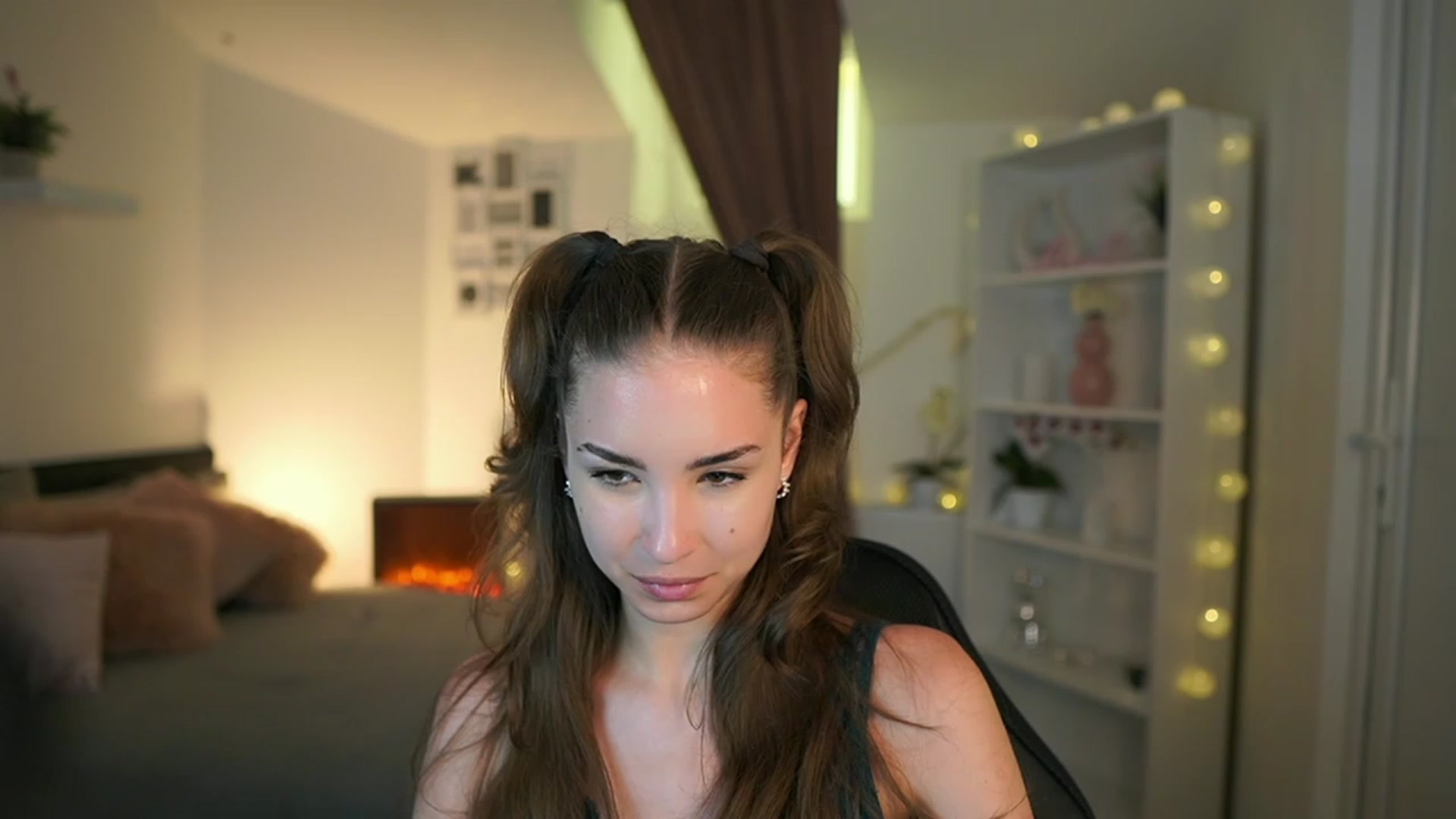 Gallery image thumbnail from Shy_jane's myfreecams stream on, 05/28/2023, 13:37 image 7 of 20