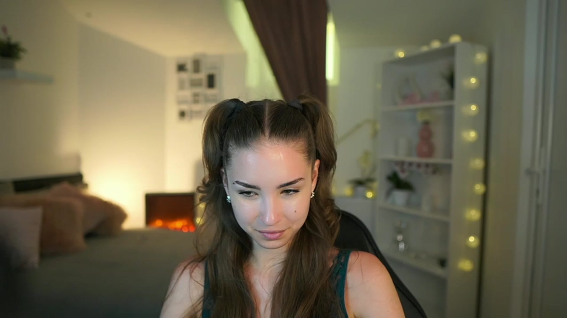 Gallery image thumbnail from Shy_jane's myfreecams stream on, 05/28/2023, 13:37 image 9 of 20