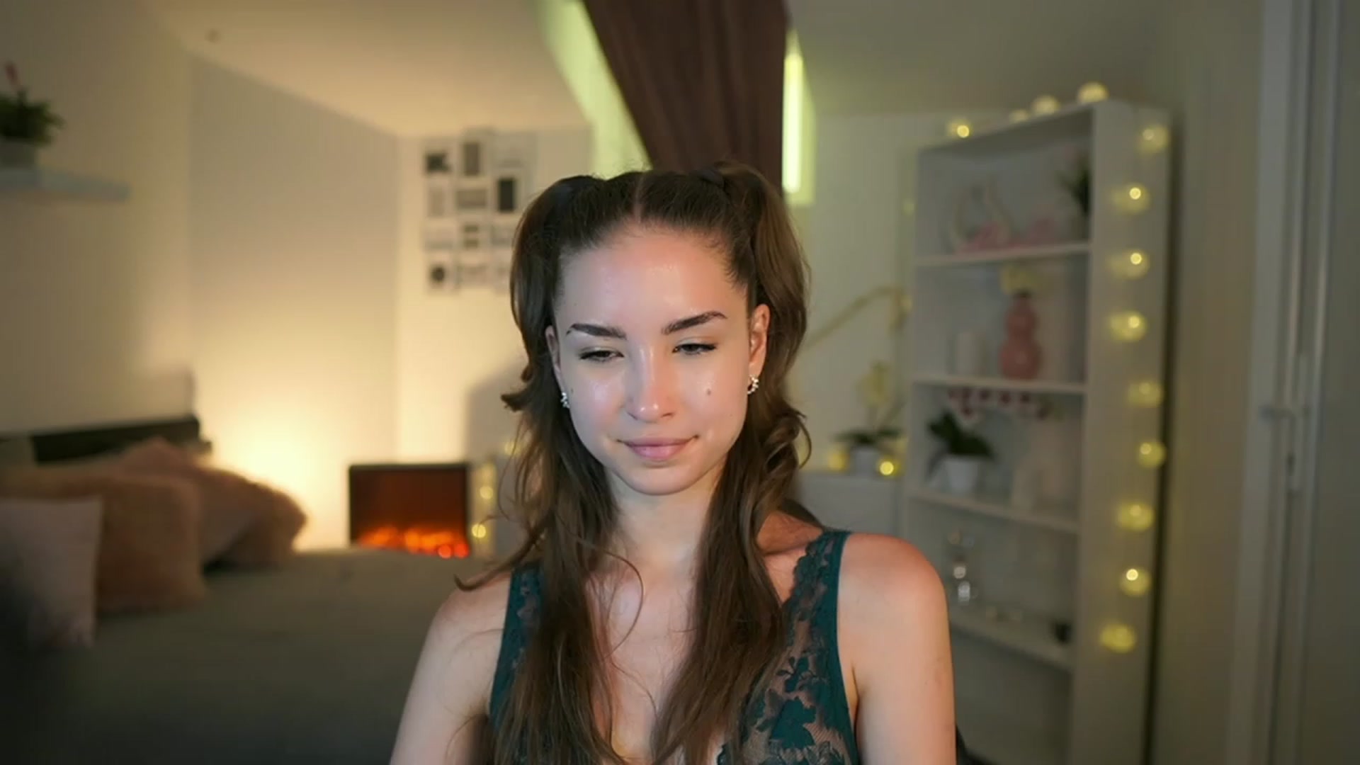 Gallery image thumbnail from Shy_jane's myfreecams stream on, 05/28/2023, 16:15 image 19 of 20