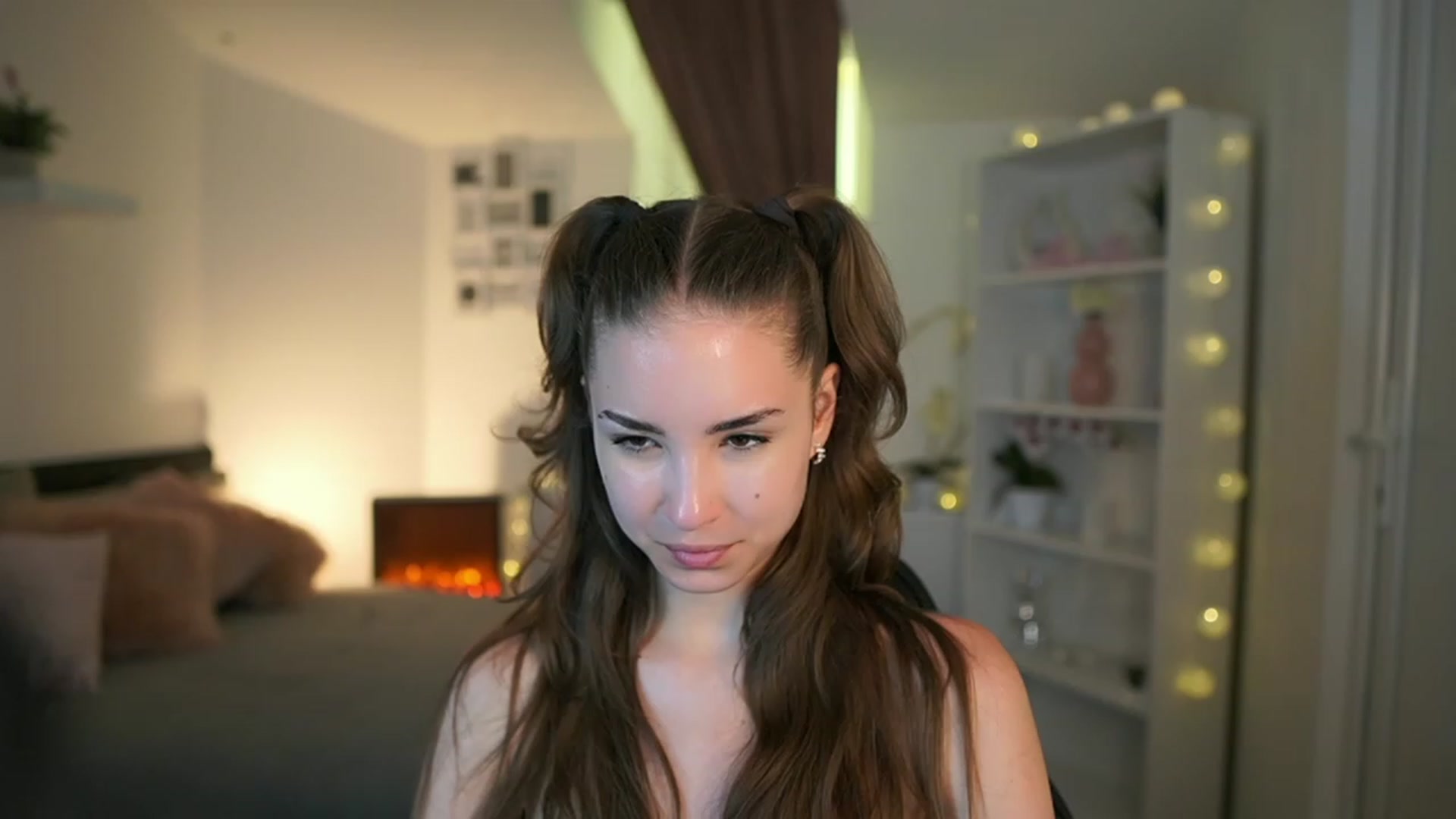 Gallery image thumbnail from Shy_jane's myfreecams stream on, 05/28/2023, 17:31 image 13 of 20