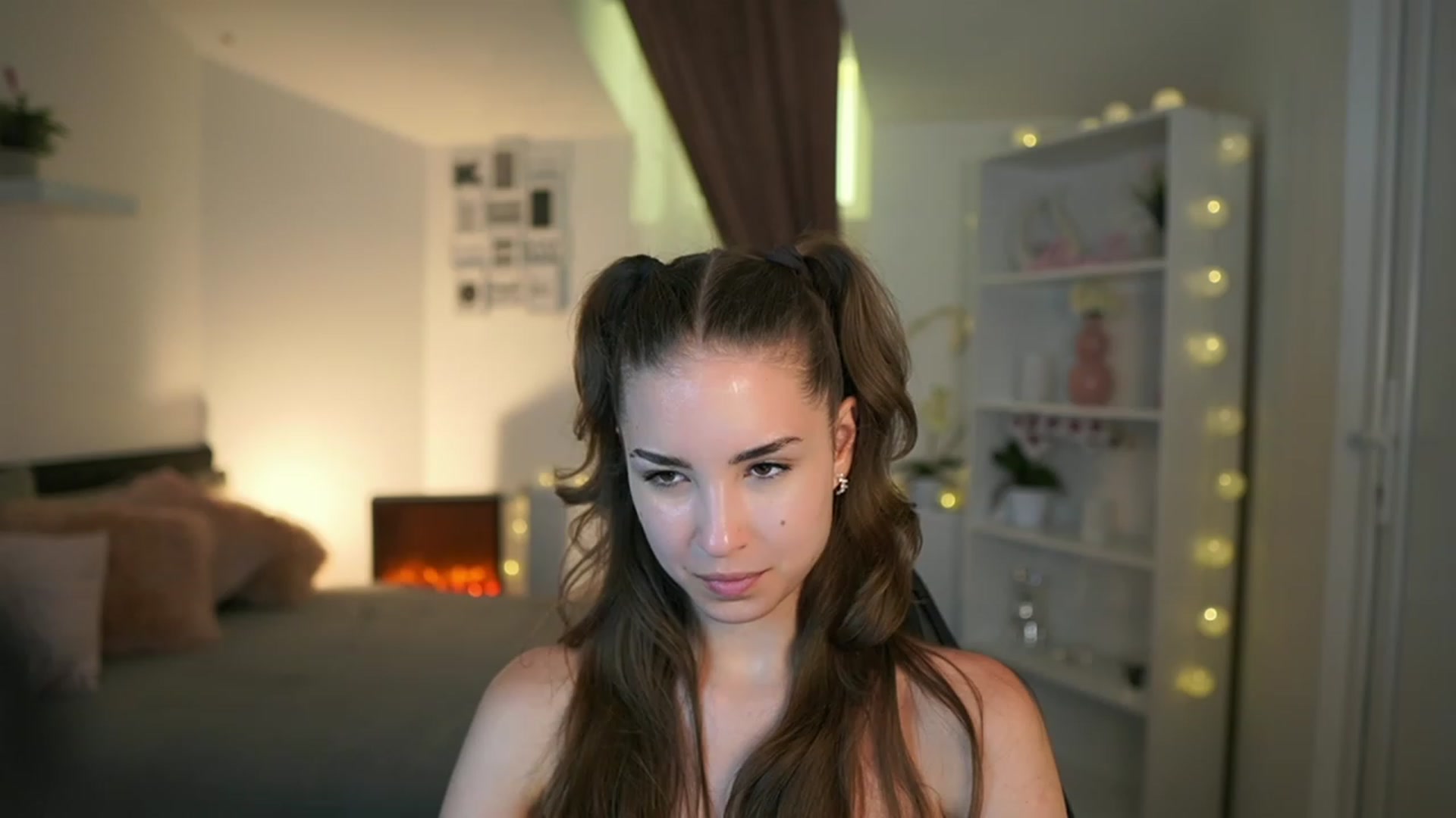 Gallery image thumbnail from Shy_jane's myfreecams stream on, 05/28/2023, 17:31 image 1 of 20