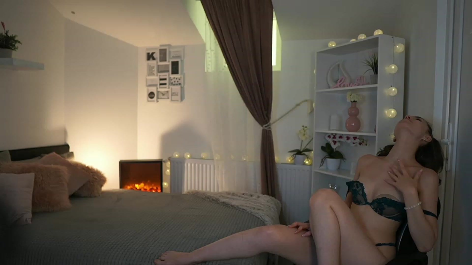 Gallery image thumbnail from Shy_jane's myfreecams stream on, 05/28/2023, 17:31 image 10 of 20