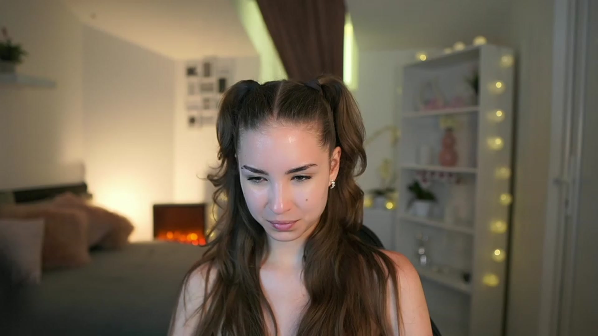 Gallery image thumbnail from Shy_jane's myfreecams stream on, 05/28/2023, 17:31 image 12 of 20