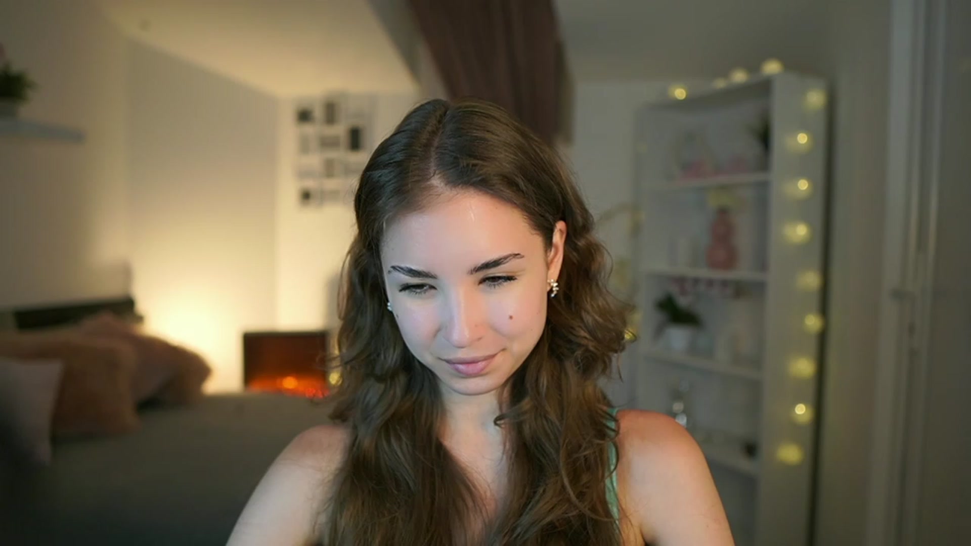 Gallery image thumbnail from Shy_jane's myfreecams stream on, 05/30/2023, 14:36 image 15 of 20