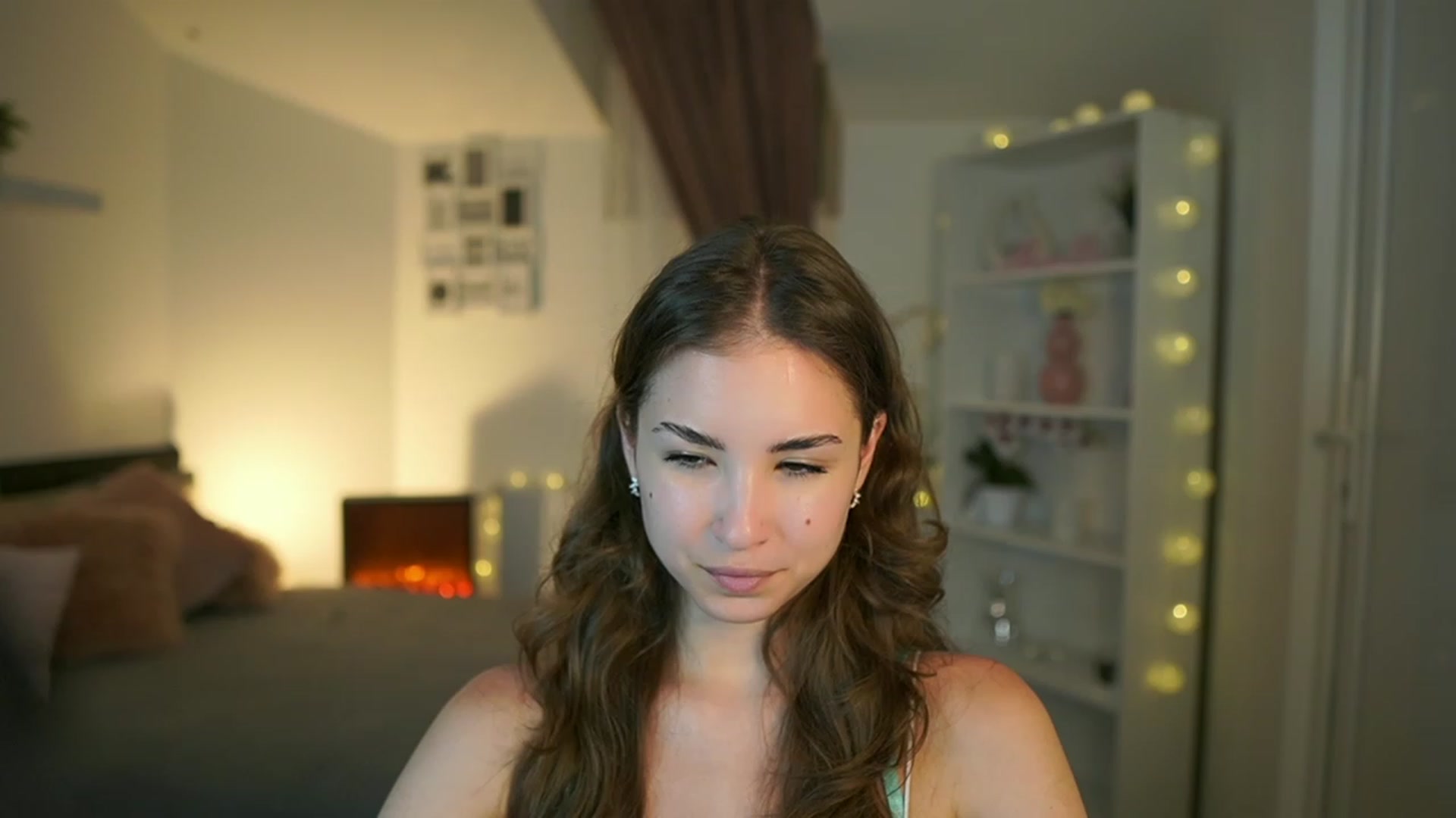 Gallery image thumbnail from Shy_jane's myfreecams stream on, 05/30/2023, 15:34 image 4 of 20