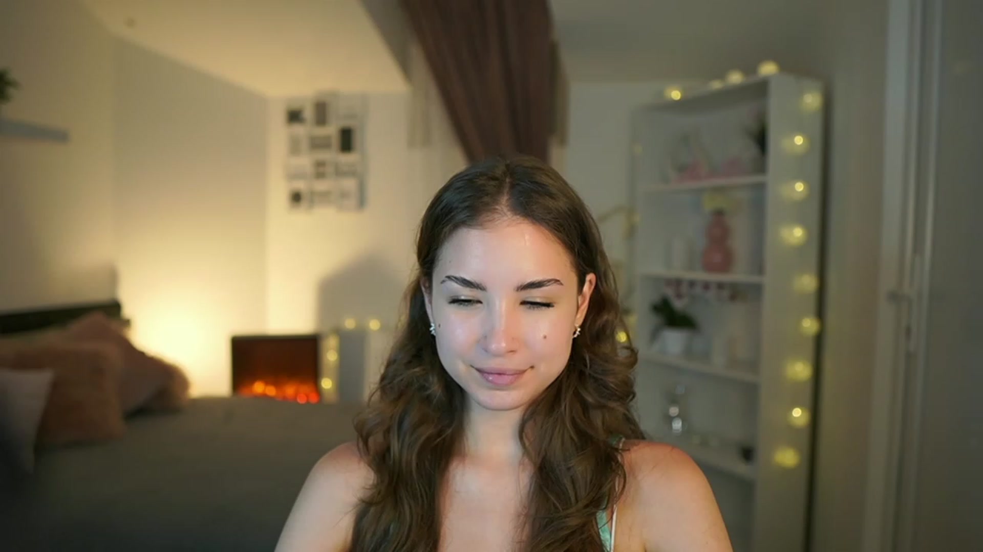 Gallery image thumbnail from Shy_jane's myfreecams stream on, 05/30/2023, 15:34 image 8 of 20