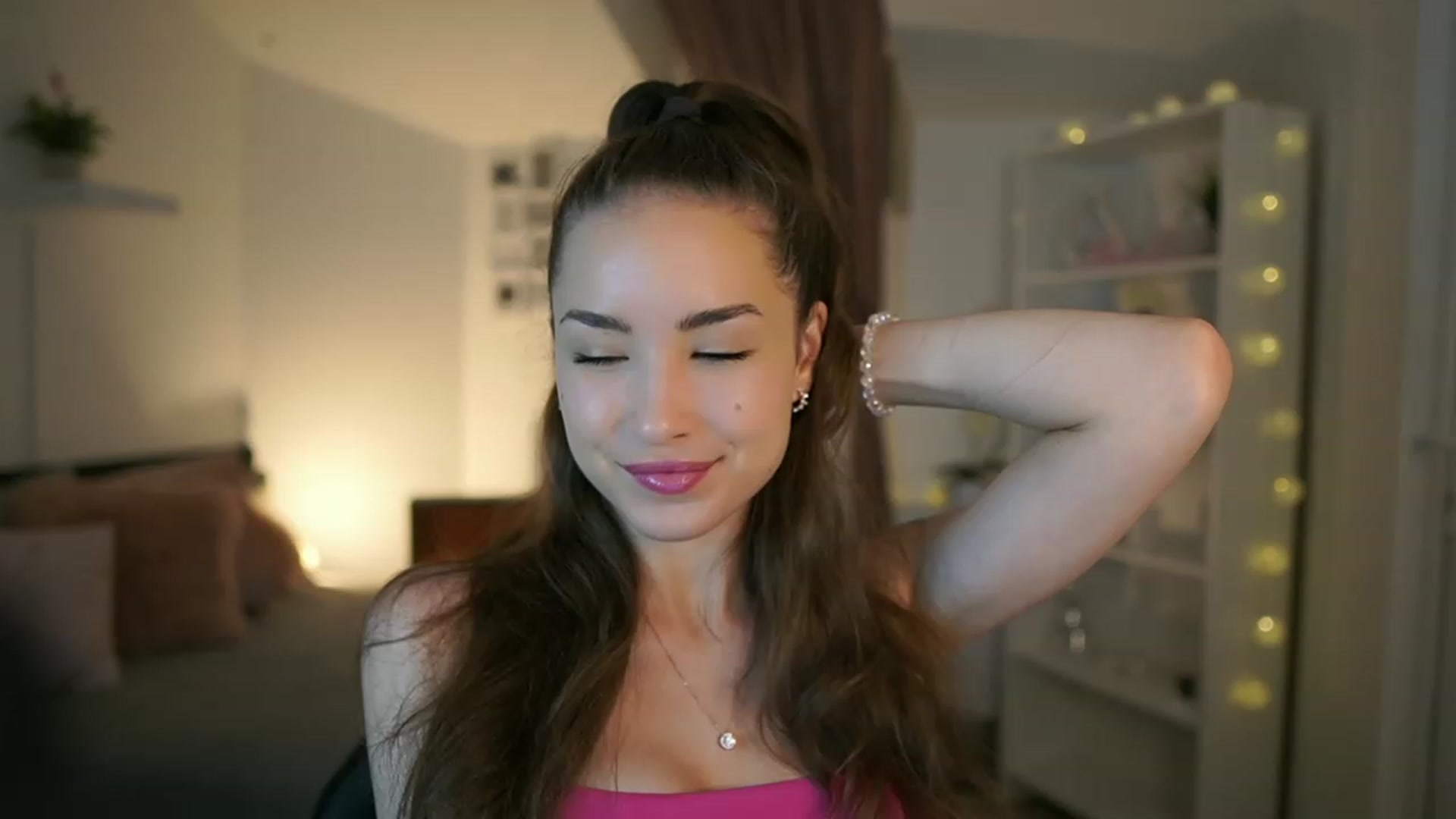 Gallery image thumbnail from Shy_jane's myfreecams stream on, 06/01/2023, 09:42 image 1 of 20