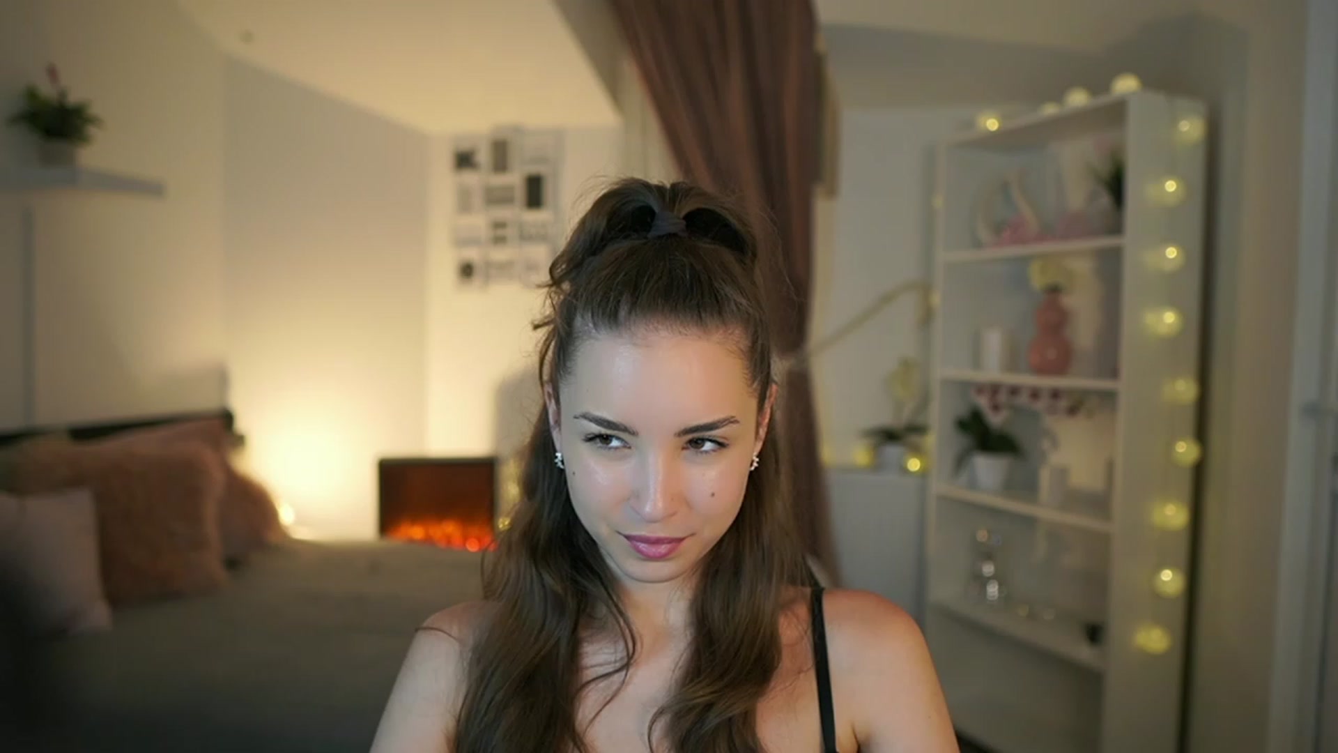 Gallery image thumbnail from Shy_jane's myfreecams stream on, 06/01/2023, 11:40 image 18 of 20