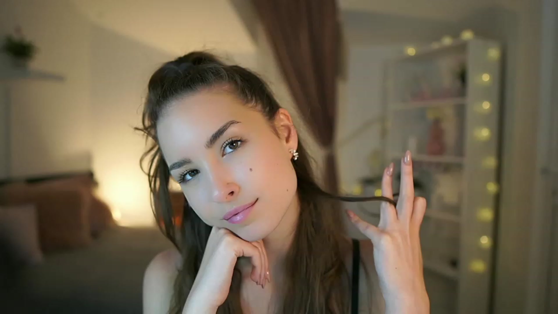 Gallery image thumbnail from Shy_jane's myfreecams stream on, 06/01/2023, 12:46 image 16 of 20