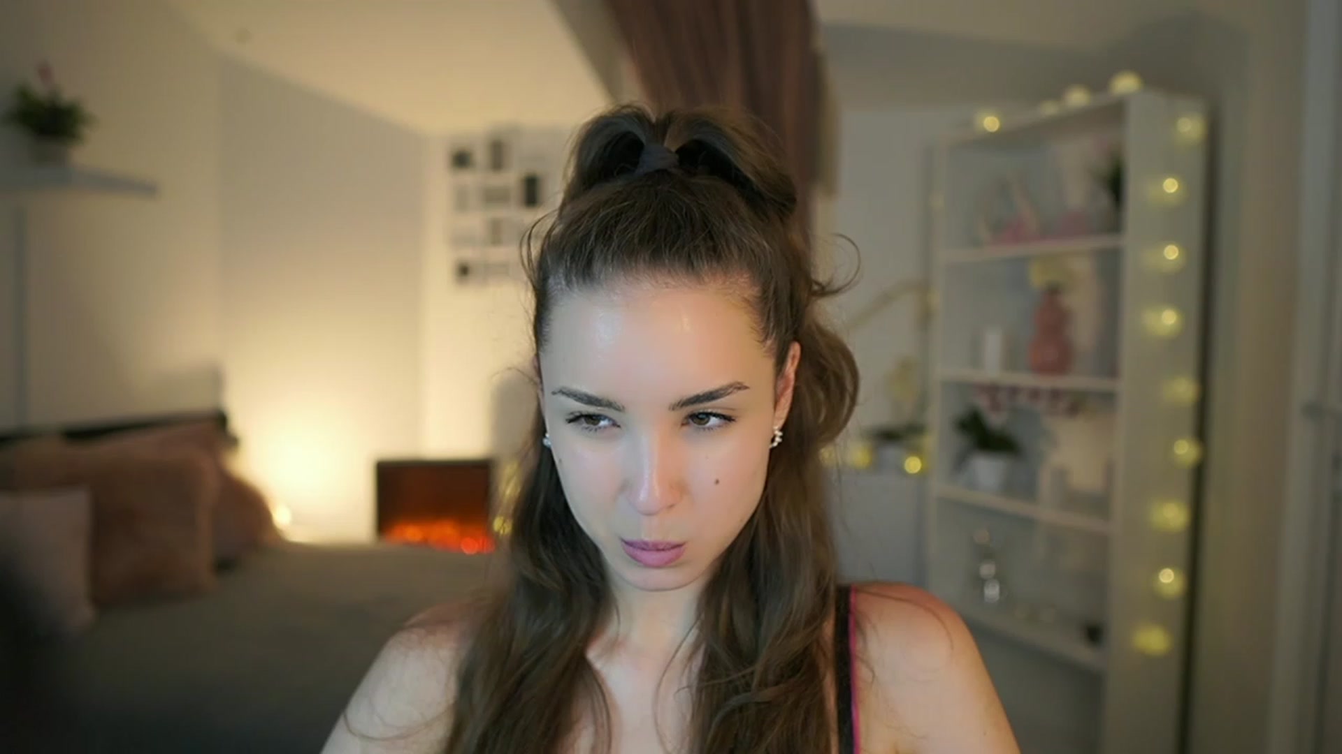 Gallery image thumbnail from Shy_jane's myfreecams stream on, 06/01/2023, 17:02 image 8 of 20