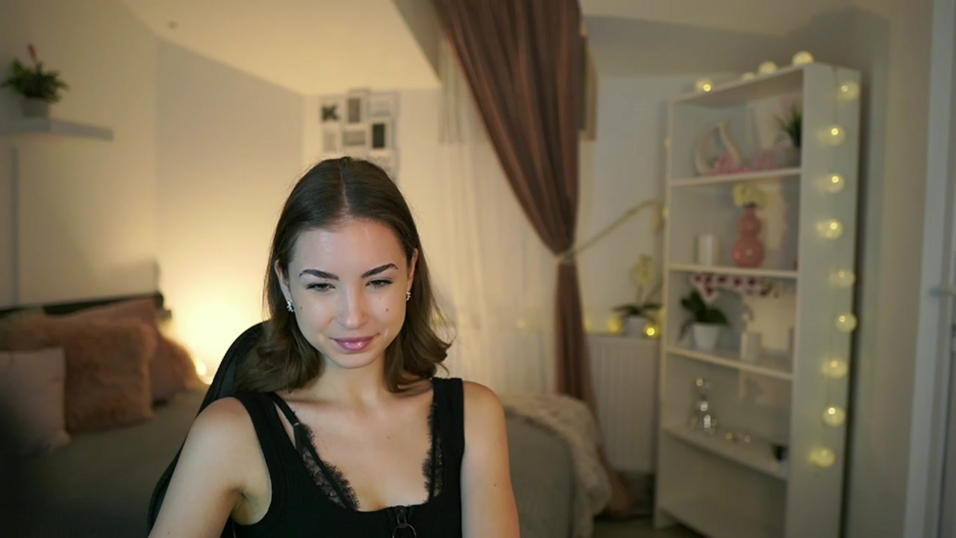 Gallery image thumbnail from Shy_jane's myfreecams stream on, 06/04/2023, 08:50 image 9 of 20