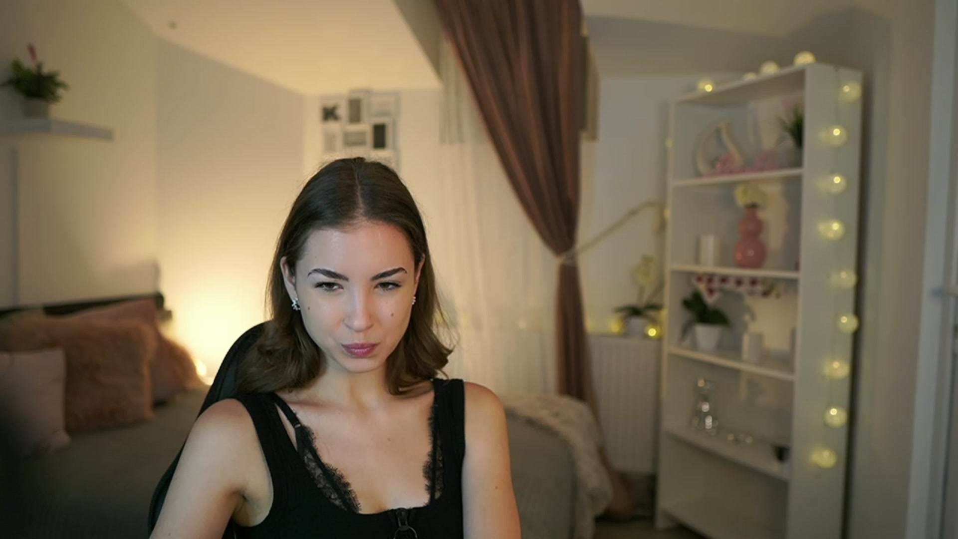 Gallery image thumbnail from Shy_jane's myfreecams stream on, 06/04/2023, 08:50 image 8 of 20