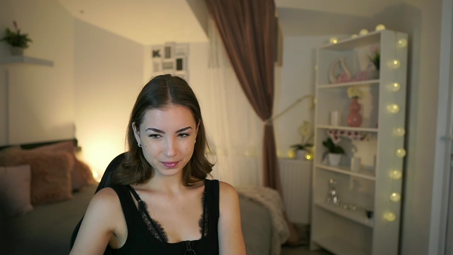 Gallery image thumbnail from Shy_jane's myfreecams stream on, 06/04/2023, 08:50 image 6 of 20