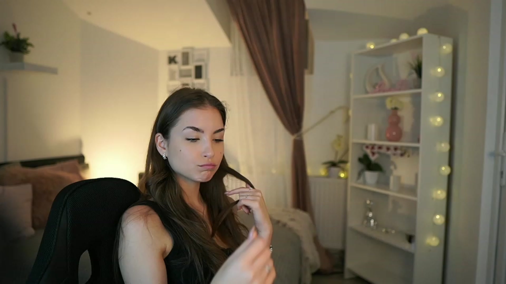 Gallery image thumbnail from Shy_jane's myfreecams stream on, 06/04/2023, 11:38 image 4 of 20