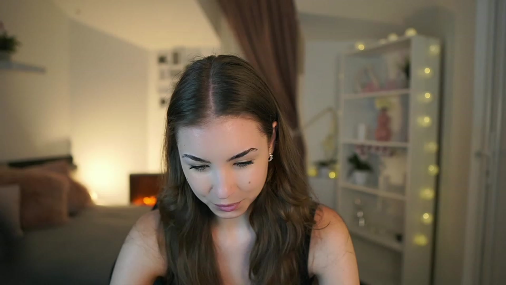 Gallery image thumbnail from Shy_jane's myfreecams stream on, 06/04/2023, 12:11 image 4 of 20