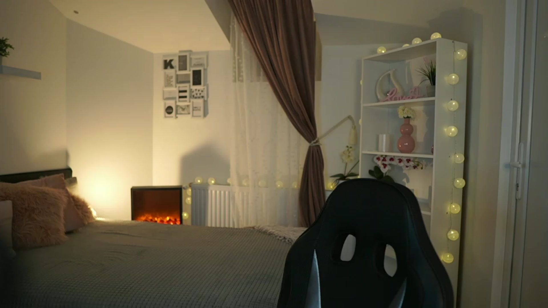 Gallery image thumbnail from Shy_jane's myfreecams stream on, 06/04/2023, 15:27 image 1 of 20