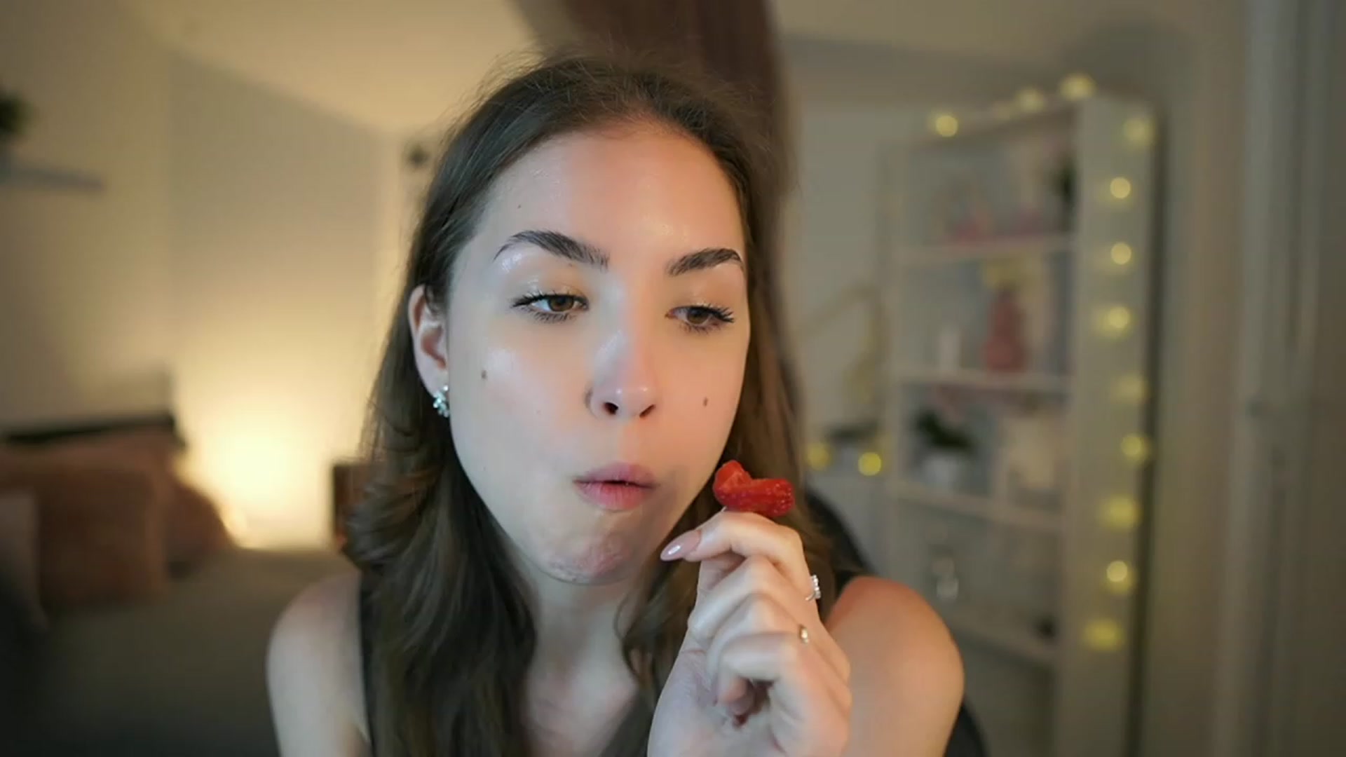 Gallery image thumbnail from Shy_jane's myfreecams stream on, 06/04/2023, 16:18 image 2 of 20