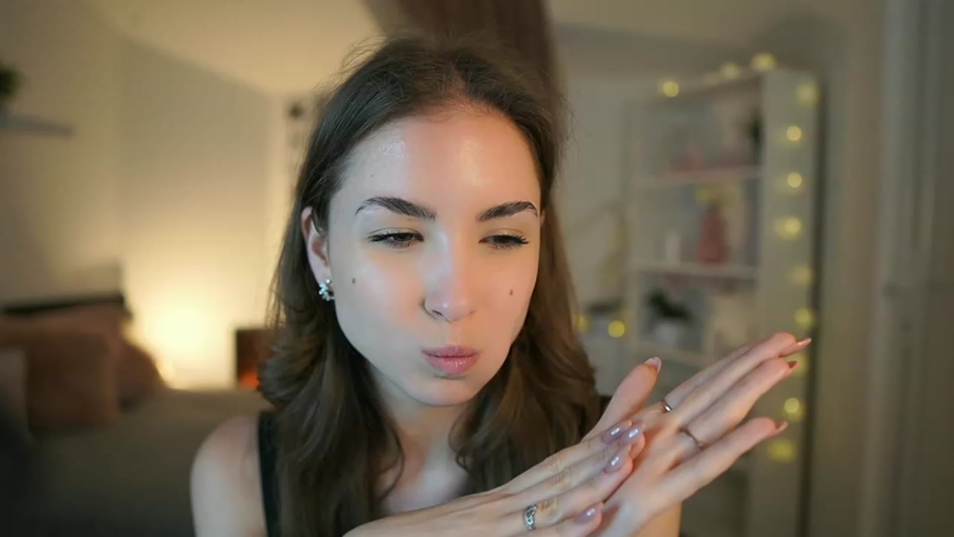 Gallery image thumbnail from Shy_jane's myfreecams stream on, 06/04/2023, 16:18 image 3 of 20