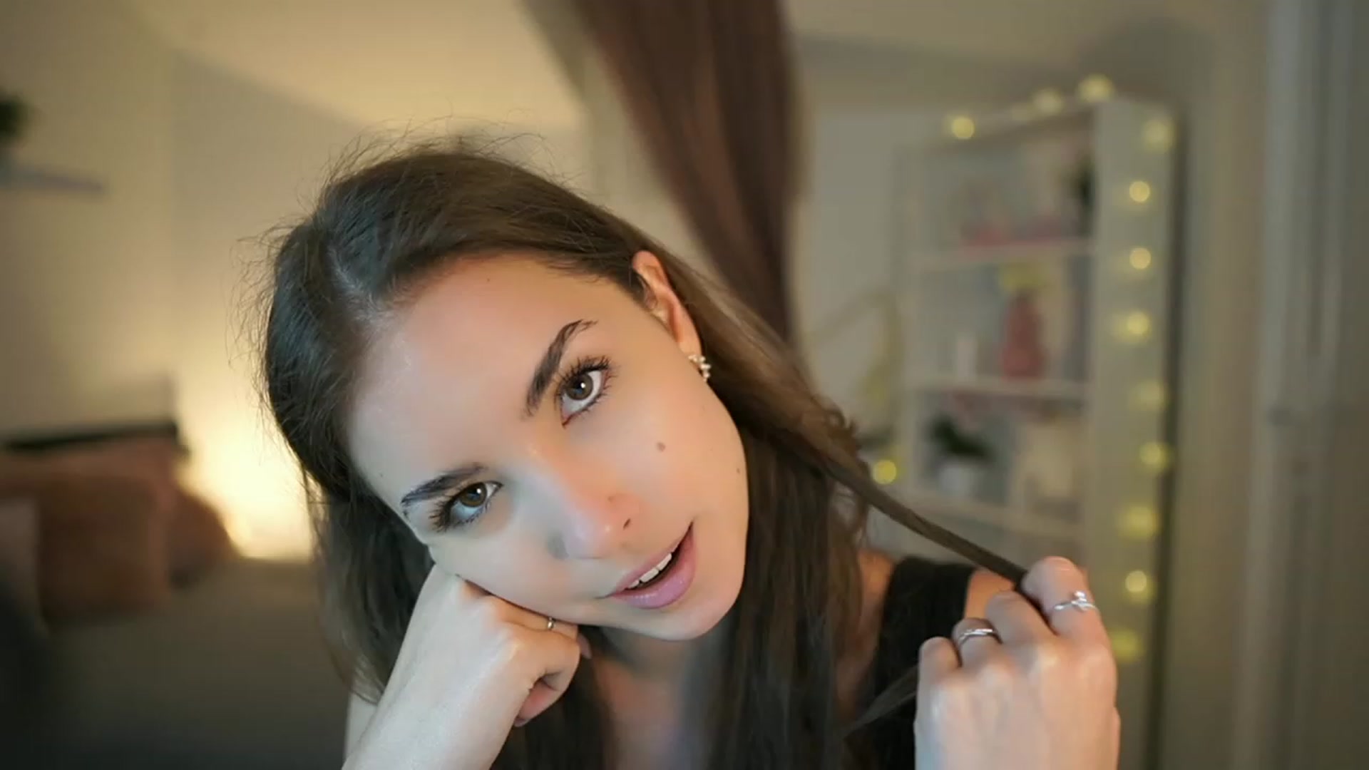 Gallery image thumbnail from Shy_jane's myfreecams stream on, 06/04/2023, 16:18 image 8 of 20