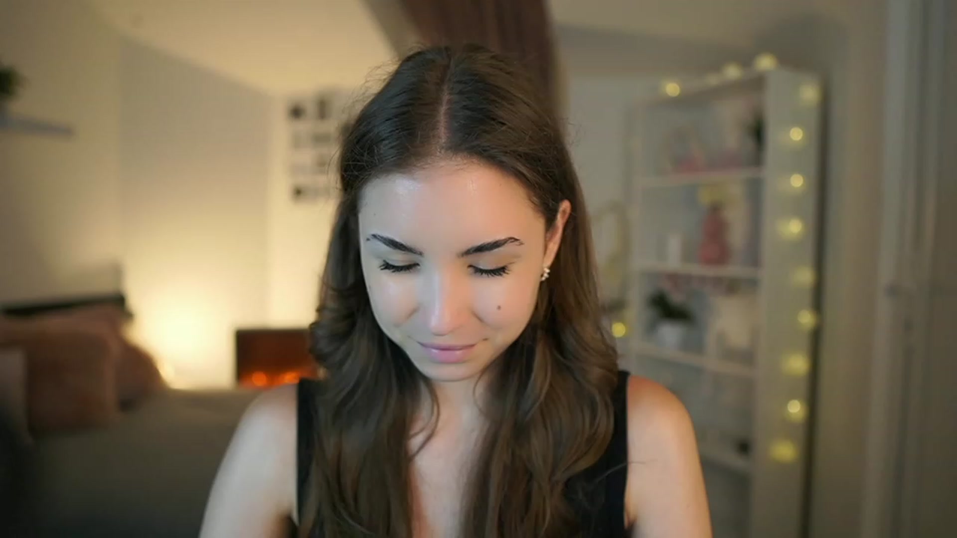 Gallery image thumbnail from Shy_jane's myfreecams stream on, 06/04/2023, 16:18 image 6 of 20