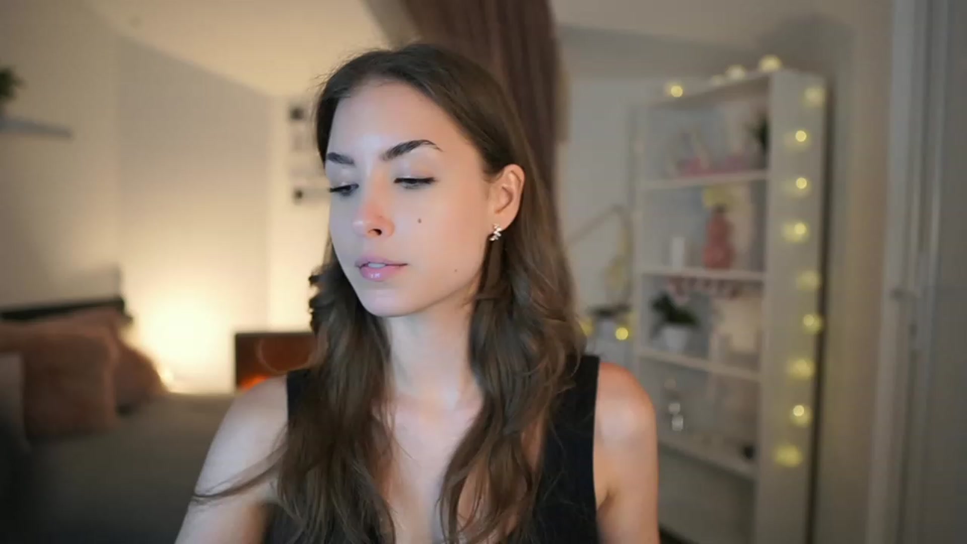 Gallery image thumbnail from Shy_jane's myfreecams stream on, 06/04/2023, 17:26 image 7 of 20