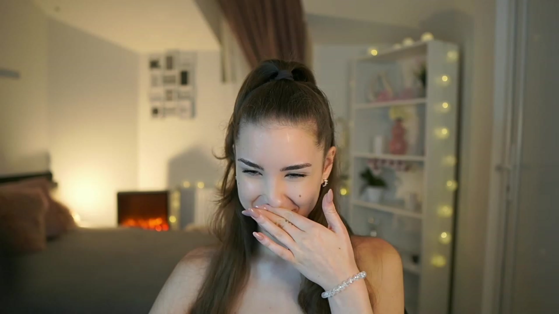 Gallery image thumbnail from Shy_jane's myfreecams stream on, 06/08/2023, 11:06 image 9 of 20