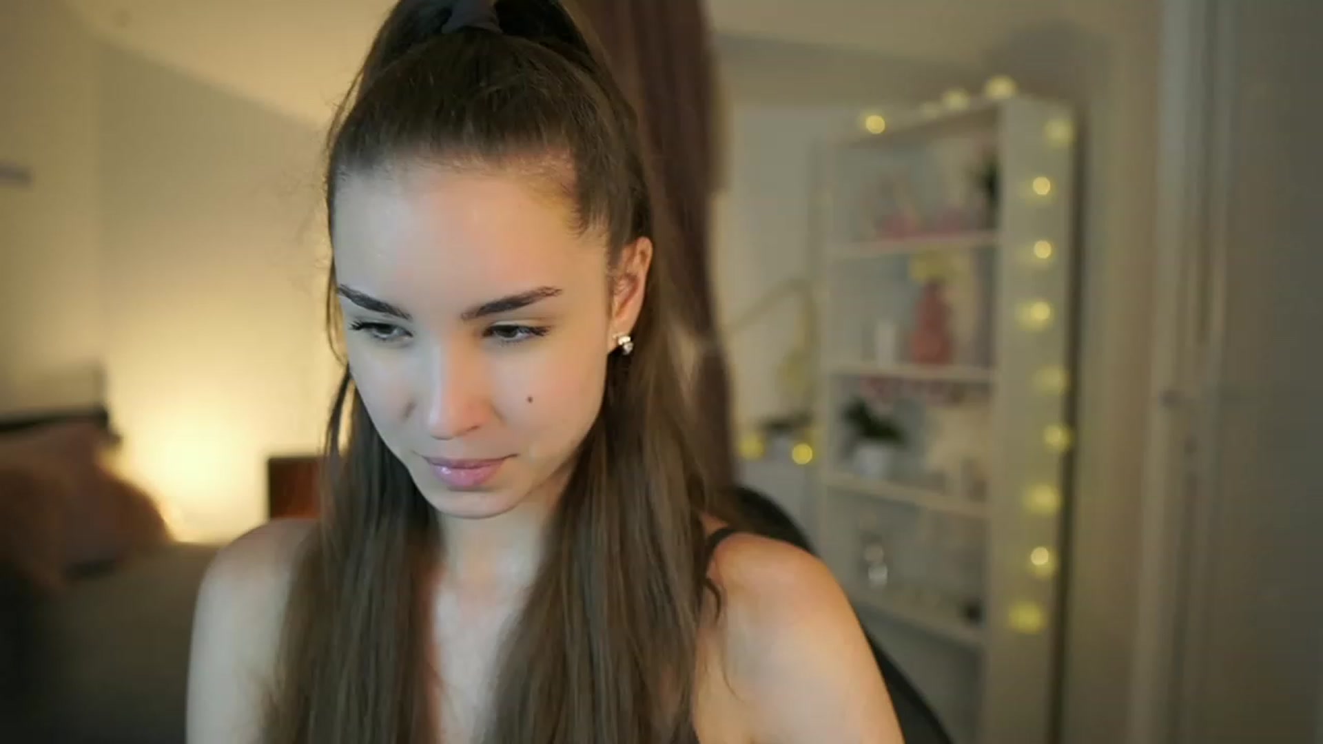 Gallery image thumbnail from Shy_jane's myfreecams stream on, 06/08/2023, 13:04 image 3 of 20