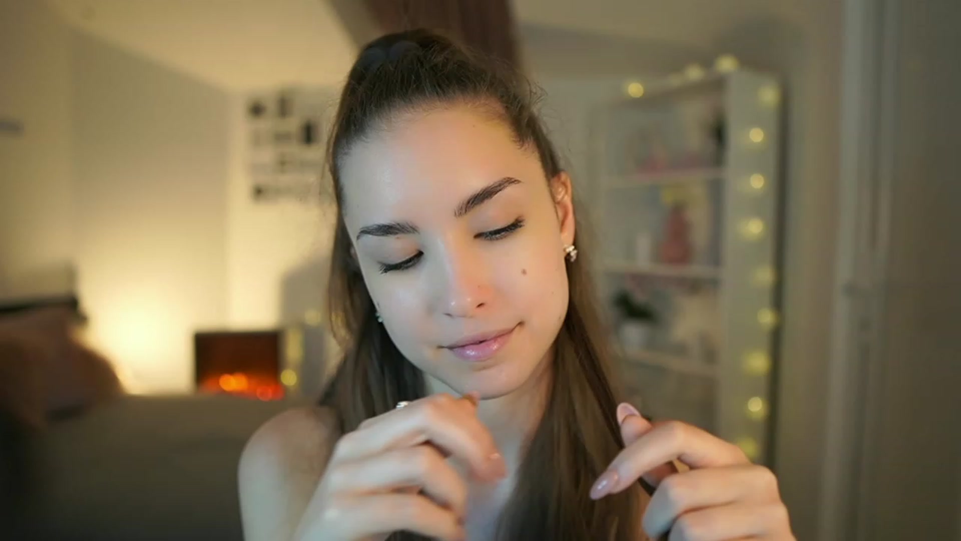 Gallery image thumbnail from Shy_jane's myfreecams stream on, 06/08/2023, 13:04 image 2 of 20
