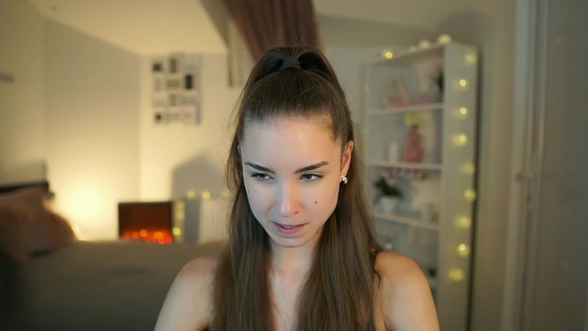 Gallery image thumbnail from Shy_jane's myfreecams stream on, 06/08/2023, 13:04 image 4 of 20