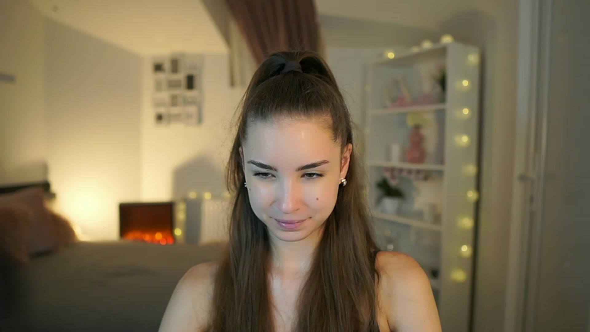 Gallery image thumbnail from Shy_jane's myfreecams stream on, 06/08/2023, 13:04 image 9 of 20