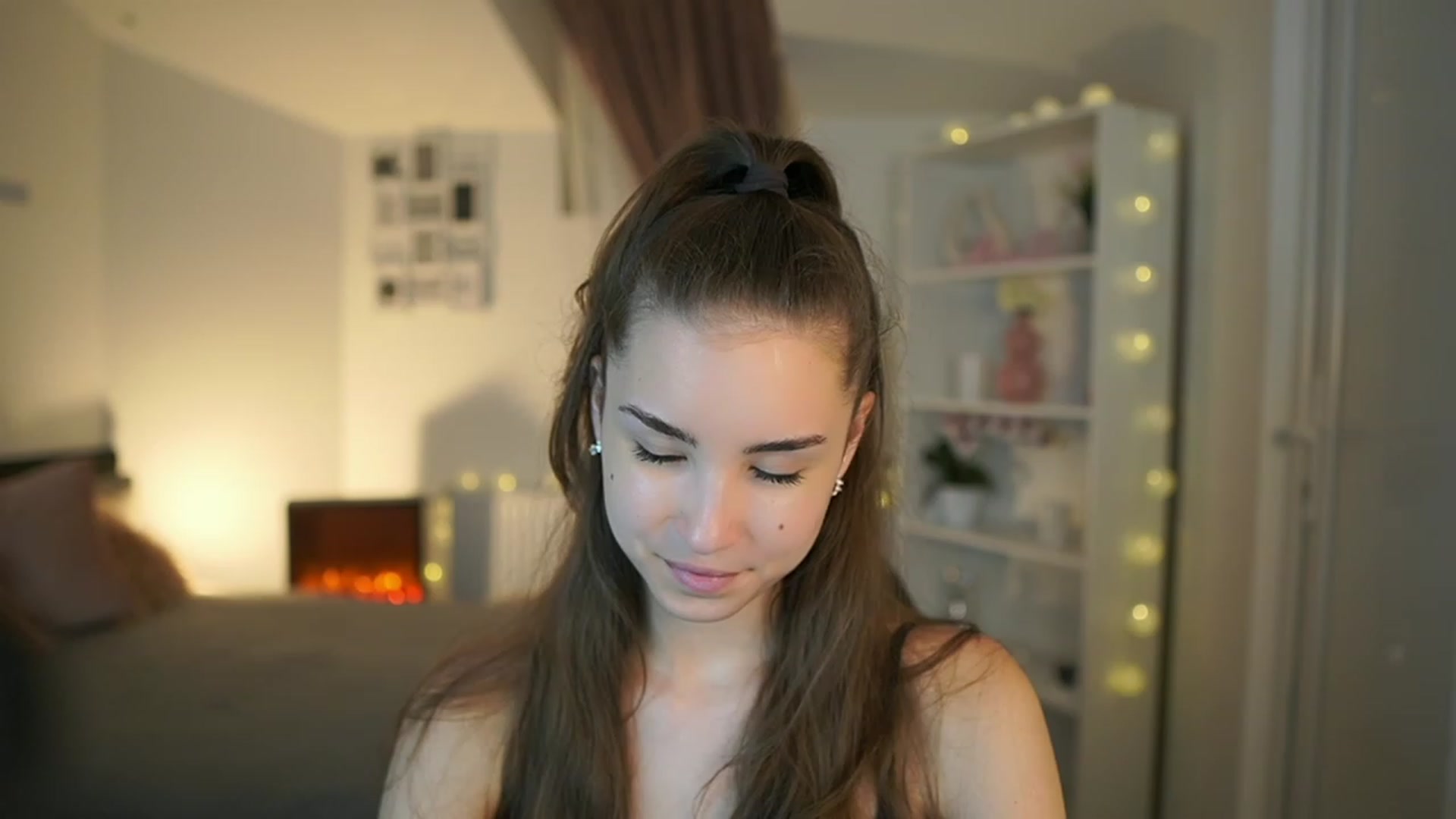 Gallery image thumbnail from Shy_jane's myfreecams stream on, 06/08/2023, 14:59 image 18 of 20