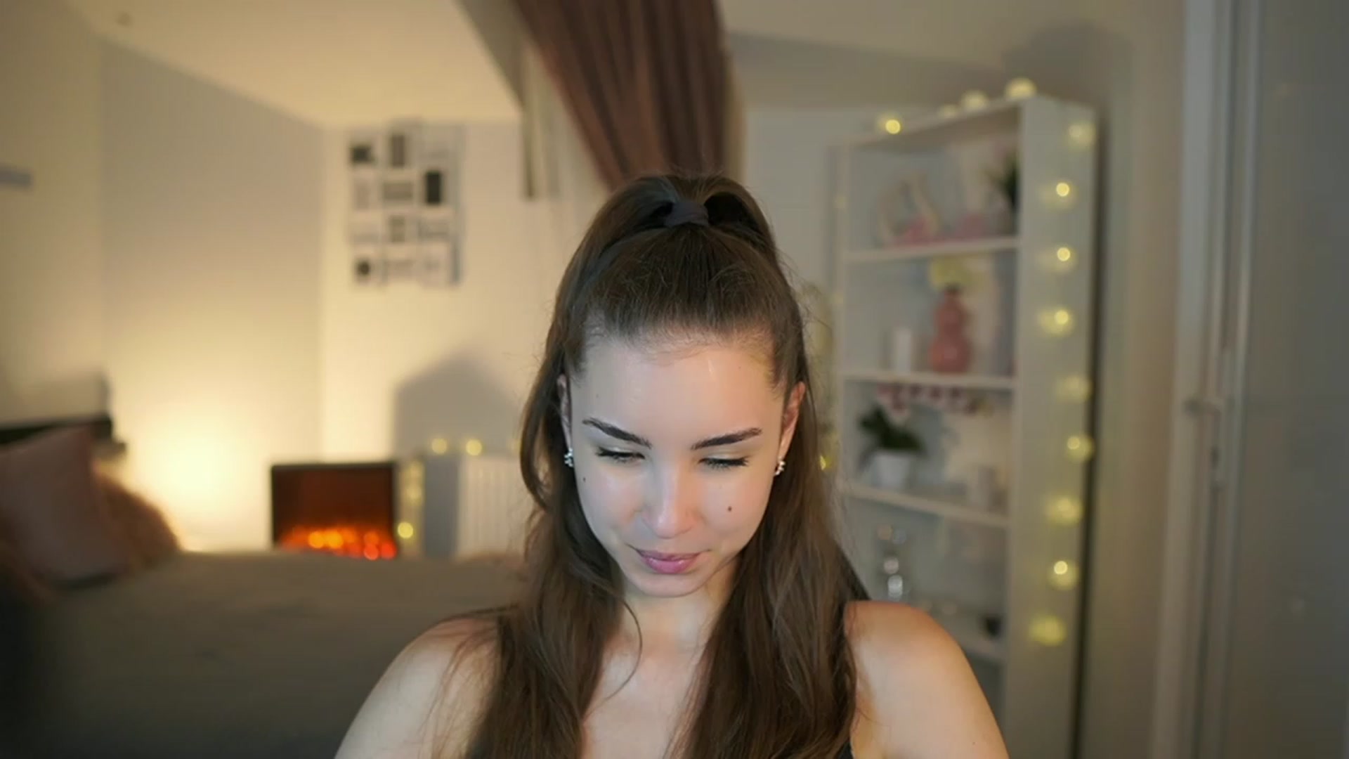 Gallery image thumbnail from Shy_jane's myfreecams stream on, 06/08/2023, 14:59 image 12 of 20
