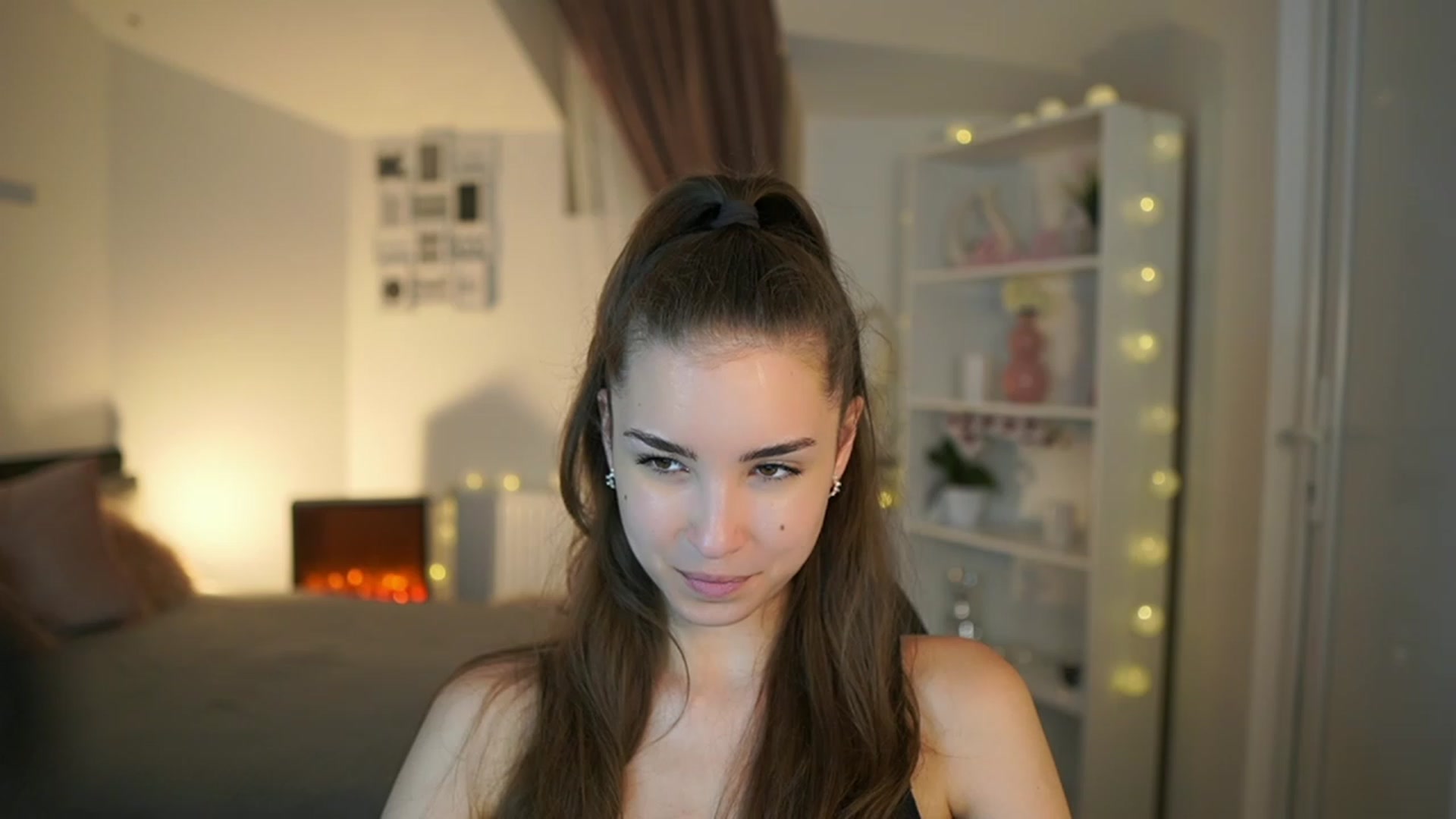 Gallery image thumbnail from Shy_jane's myfreecams stream on, 06/08/2023, 14:59 image 6 of 20