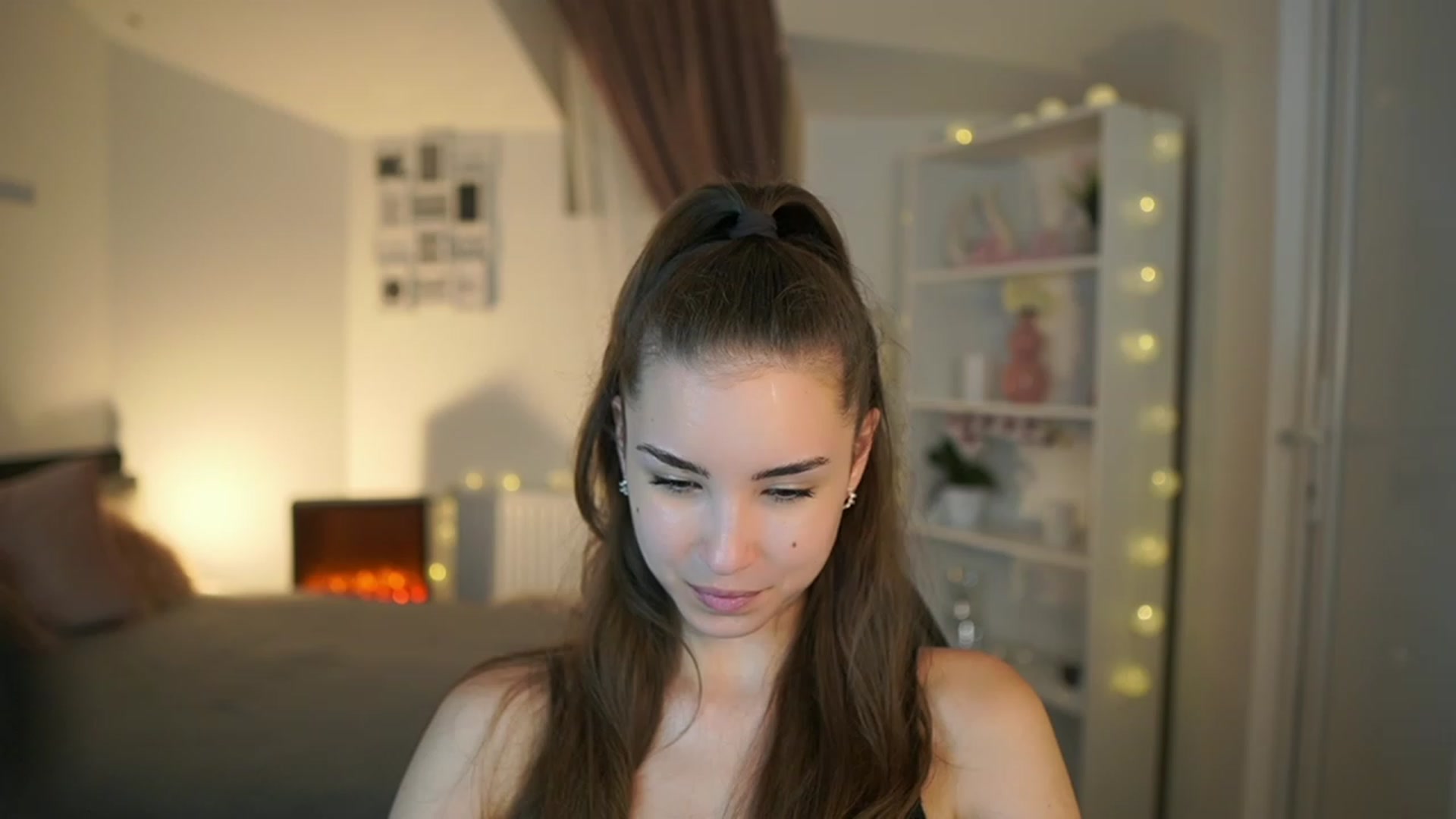 Gallery image thumbnail from Shy_jane's myfreecams stream on, 06/08/2023, 14:59 image 7 of 20