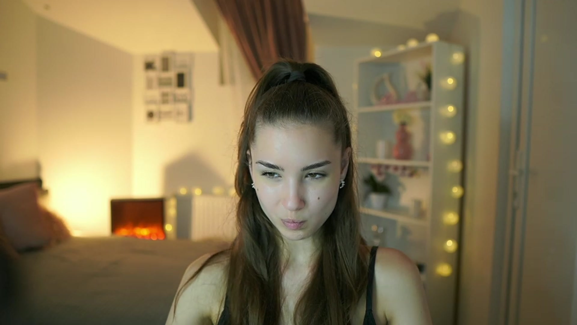 Gallery image thumbnail from Shy_jane's myfreecams stream on, 06/08/2023, 17:27 image 15 of 20
