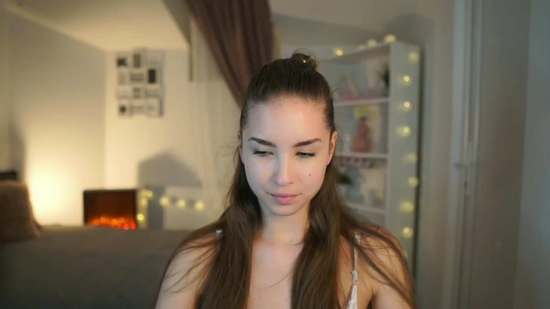 Gallery image thumbnail from Shy_jane's myfreecams stream on, 06/13/2023, 16:12 image 17 of 20