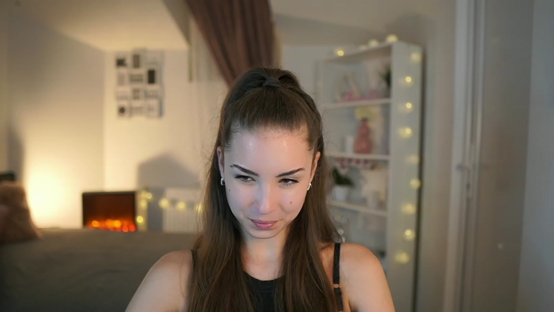 Gallery image thumbnail from Shy_jane's myfreecams stream on, 06/16/2023, 13:13 image 9 of 20