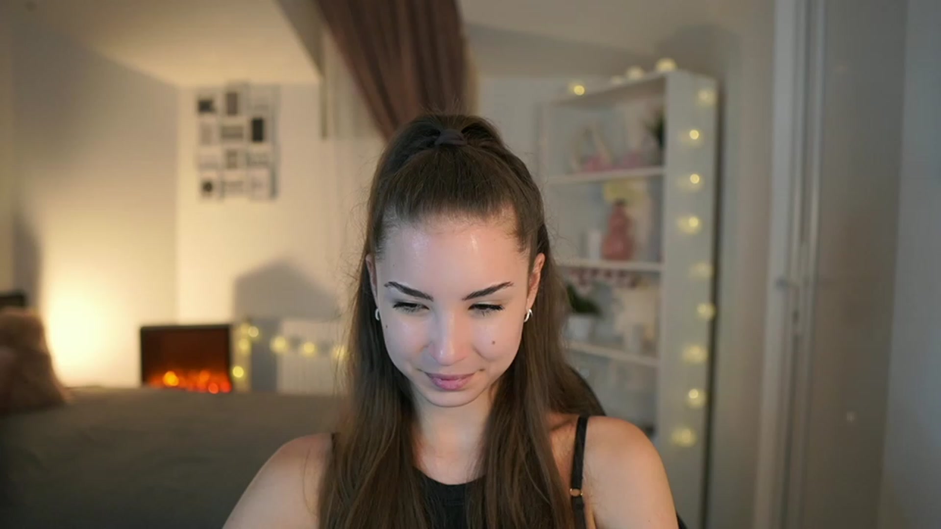 Gallery image thumbnail from Shy_jane's myfreecams stream on, 06/16/2023, 13:13 image 13 of 20